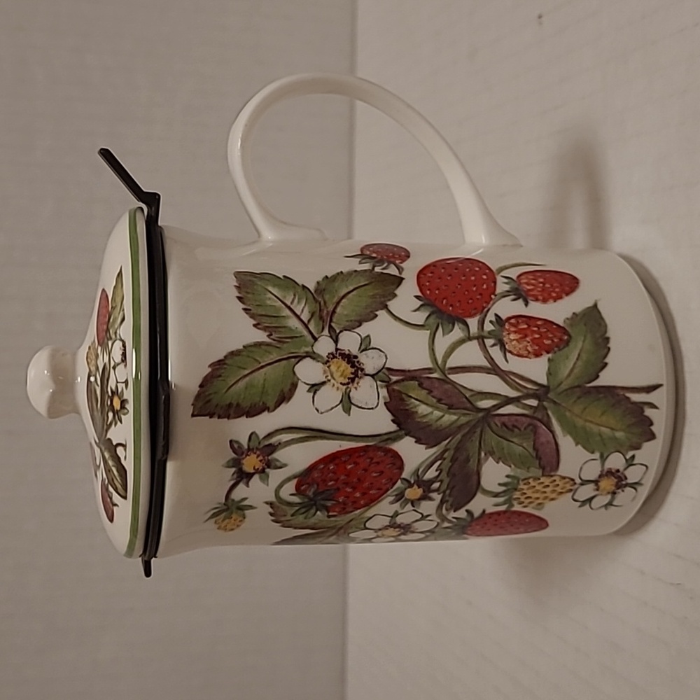 Vintage St George Lidded Tea Mug from England